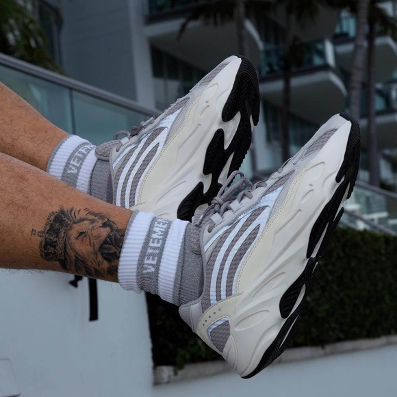 SOLD💖💎Authentic Yeezy Boost 700 V2 Static- won the draw. Women8/ Men7- Brand new - Picture 3 of 9